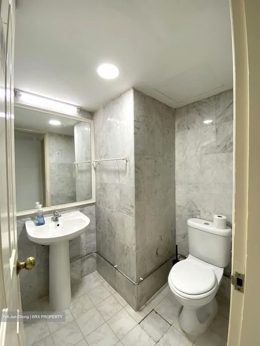 International Plaza (D2), Apartment #584937641